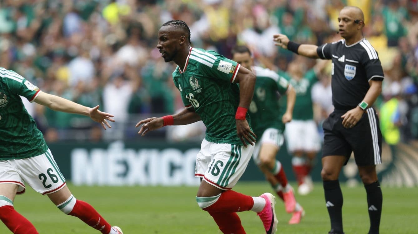 México inicia con el pie derecho y se posiciona en la cima del Grupo A